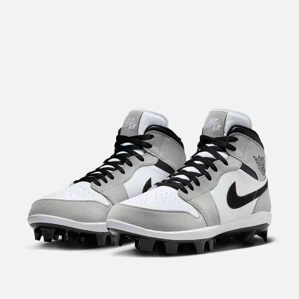 Front view of the Jordan 1 Retro MCS Baseball Cleats.