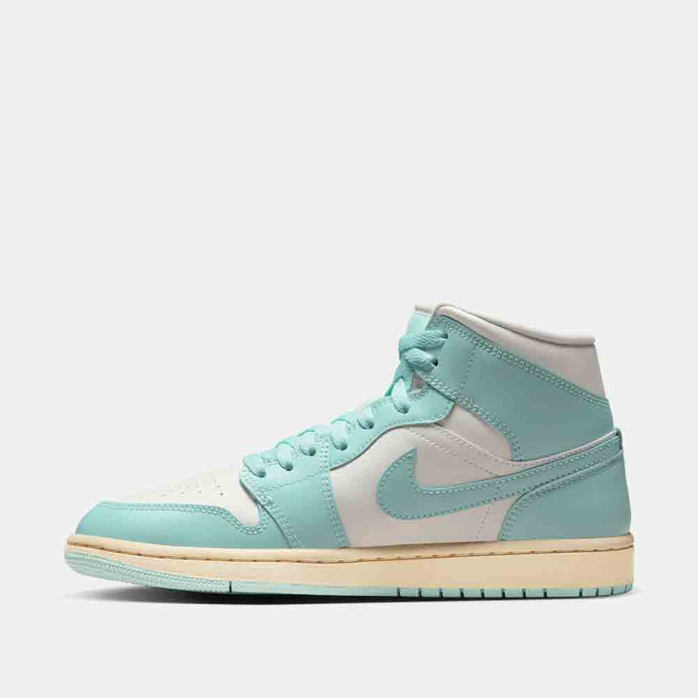 Side medial view of the Women's Air Jordan 1 Mid.