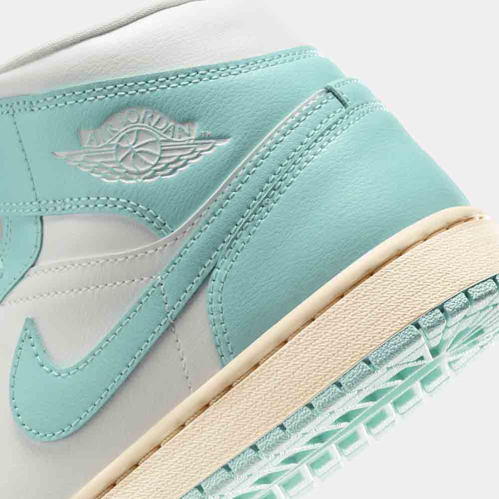 Up close, rear view of the Women's Air Jordan 1 Mid.