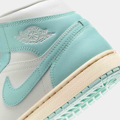 Up close, rear view of the Women's Air Jordan 1 Mid.