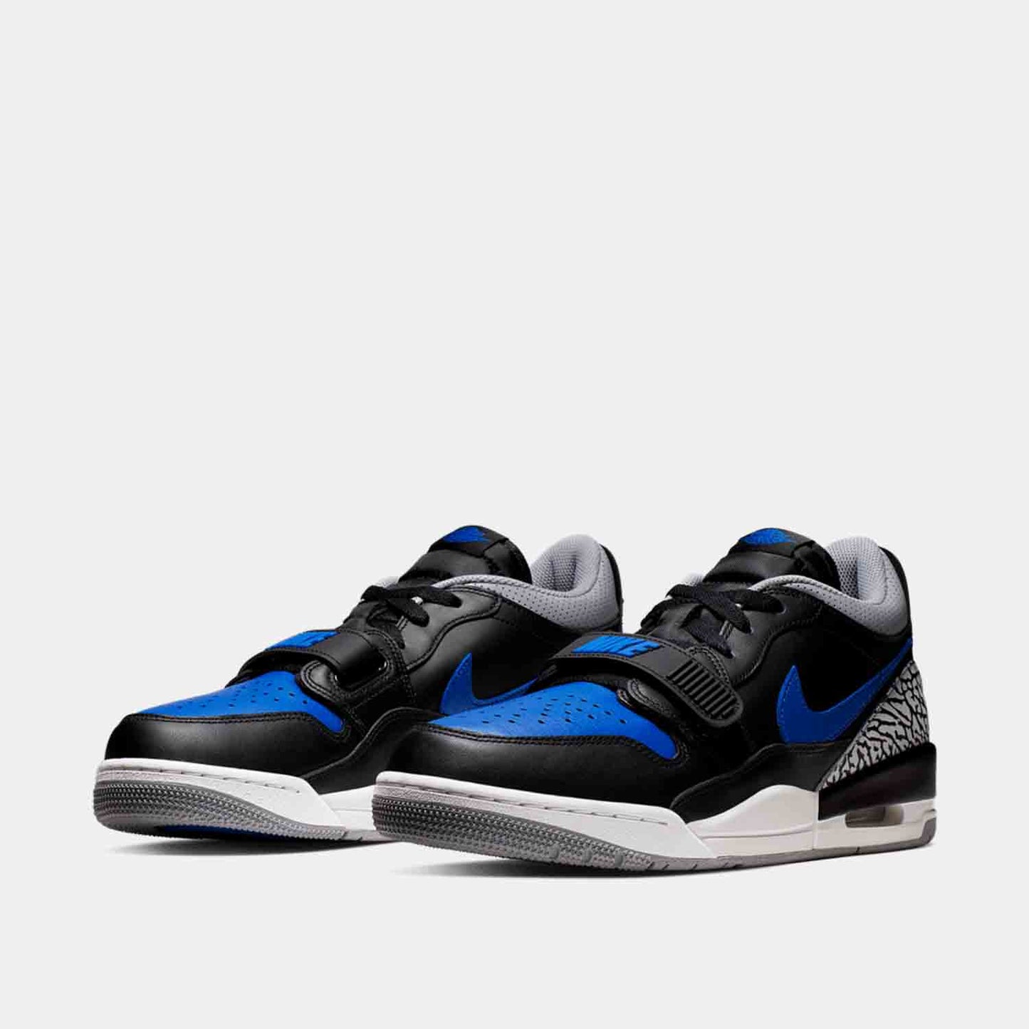 Front view of the Air Jordan Legacy 312 Low 'Royal'.