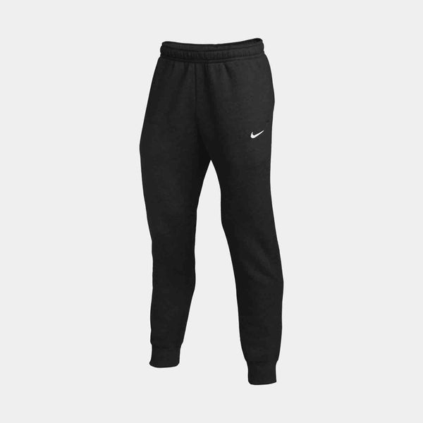 Front view of the Nike Men's Club Training Jogger.