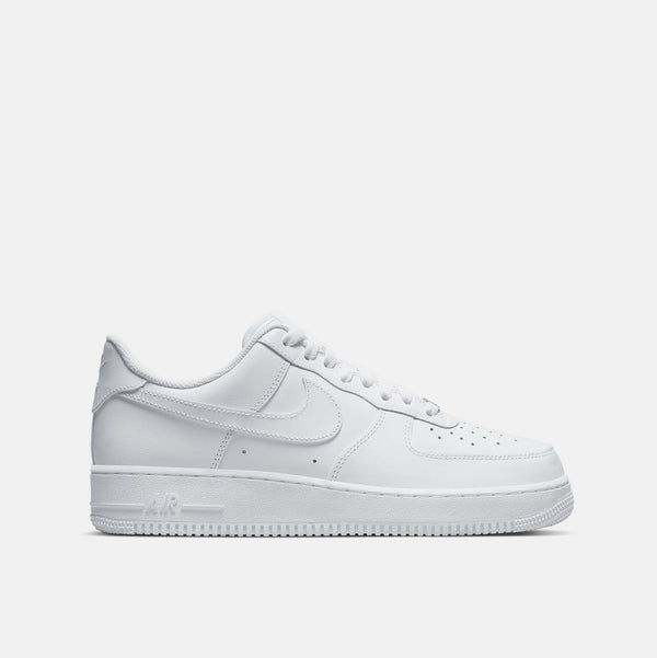 Side view of Men's Nike Air Force 1 '07.