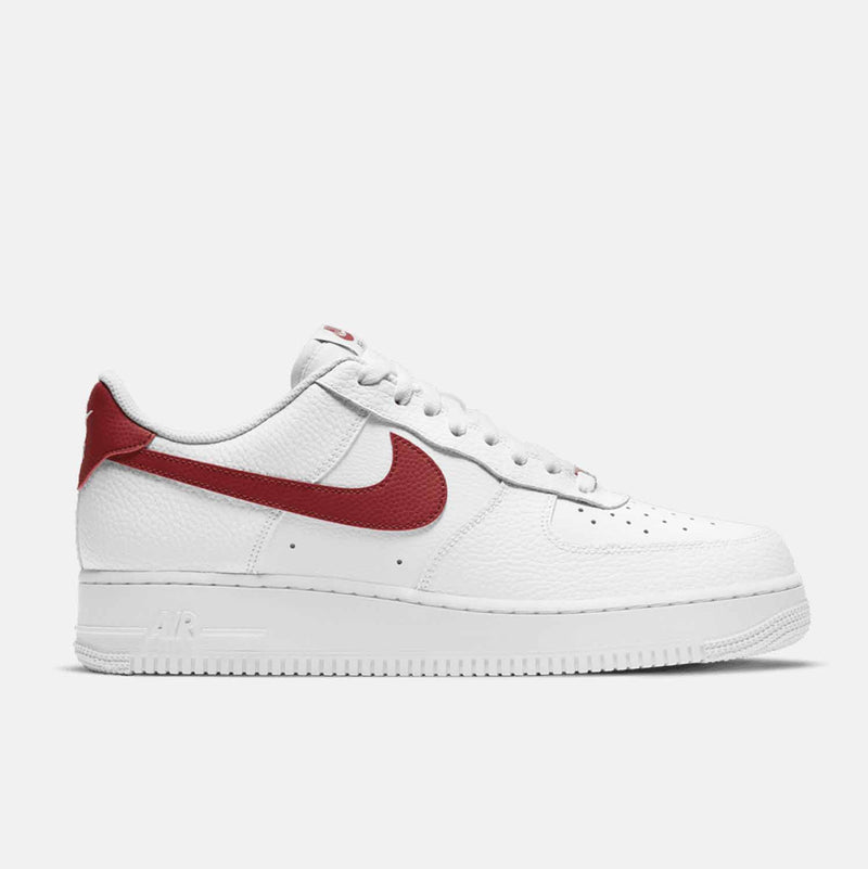 Side view of Men's Nike Air Force 1 '07.