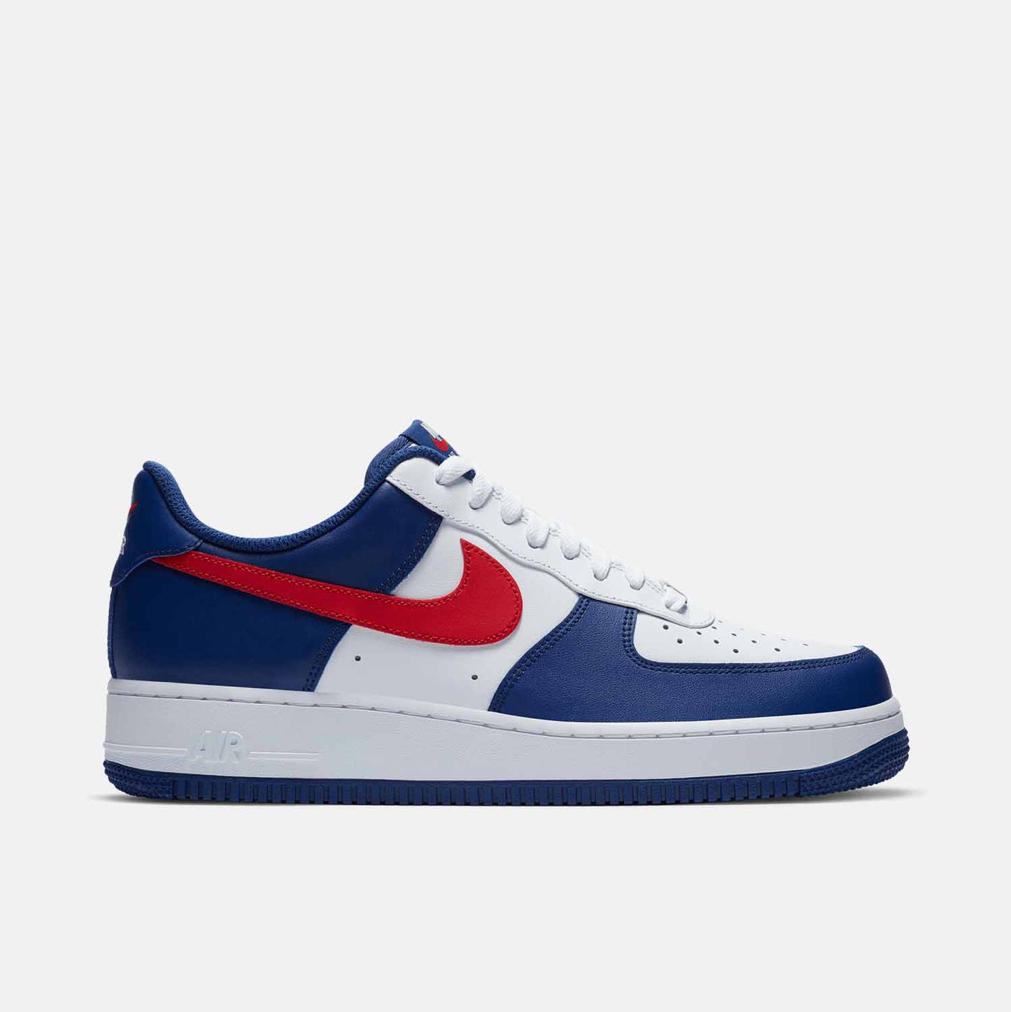 Side view of Men's Nike Air Force 1 '07.
