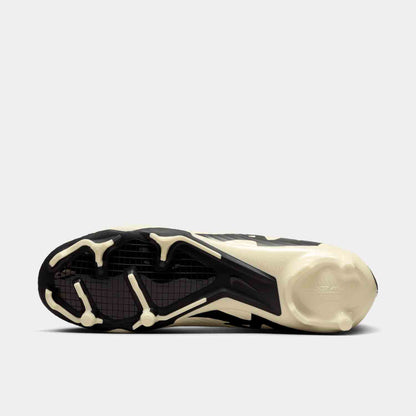 Bottom view of Nike Mercurial Vapor 15 Academy Soccer Cleats.
