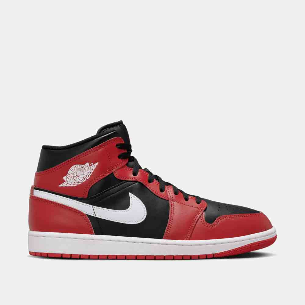 Side view of the Men's Air Jordan 1 Mid.