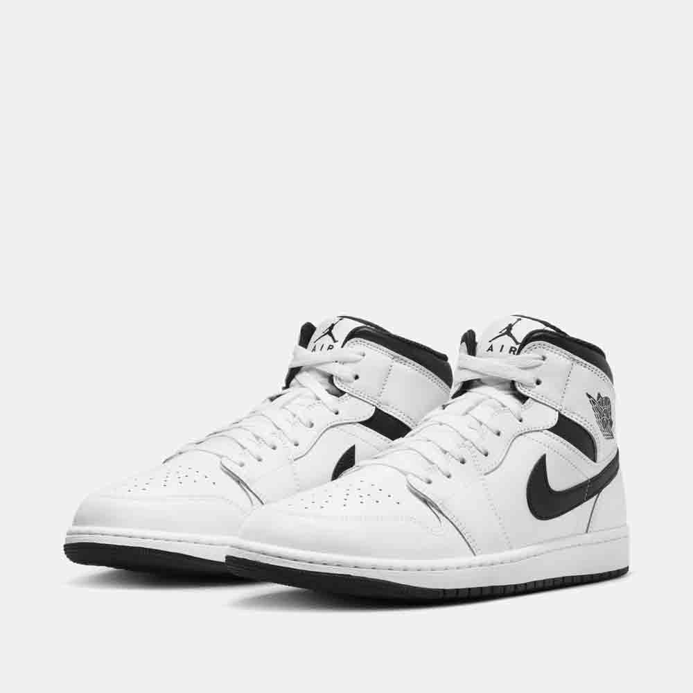 Front view of the Men's Air Jordan 1 Mid.