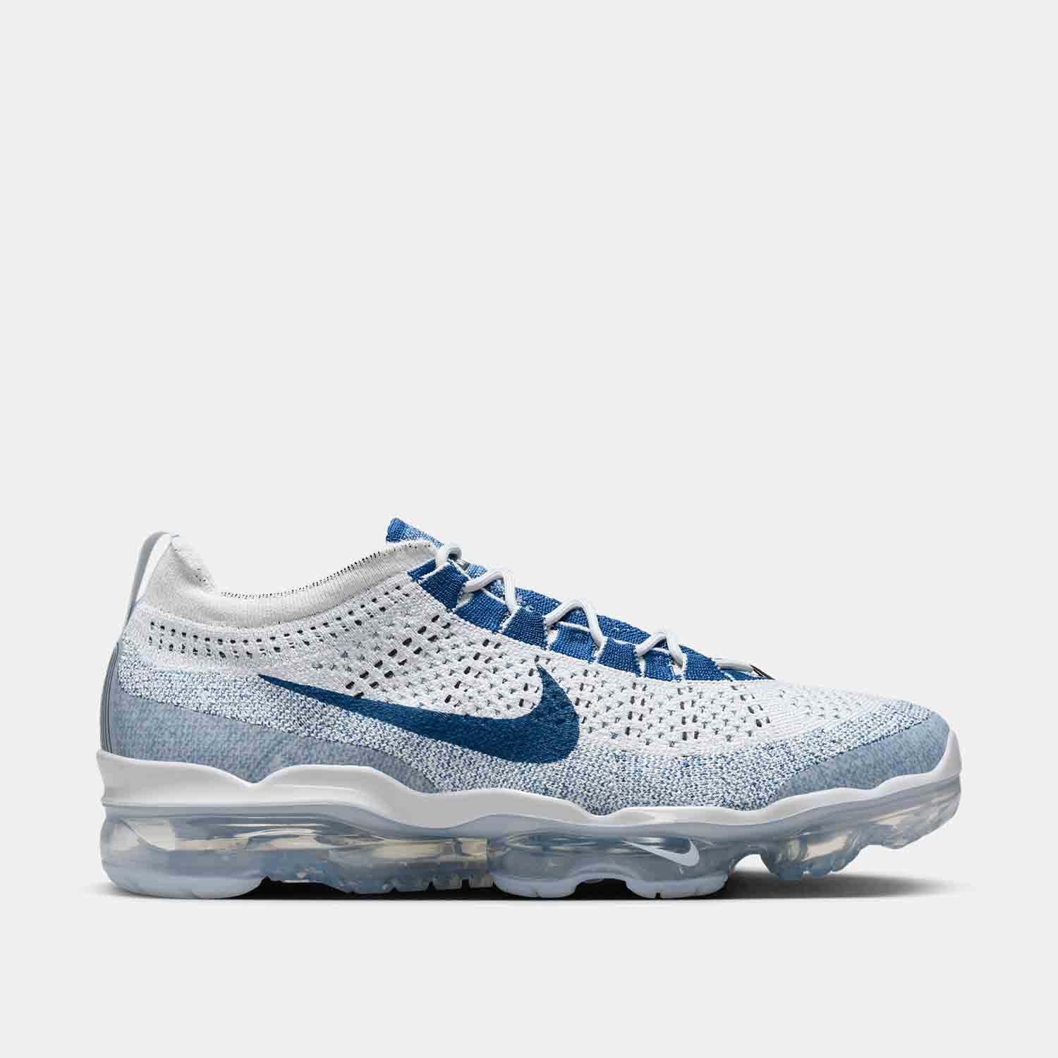 Side view of the Nike Men's Air VaporMax 2023 Flyknit.