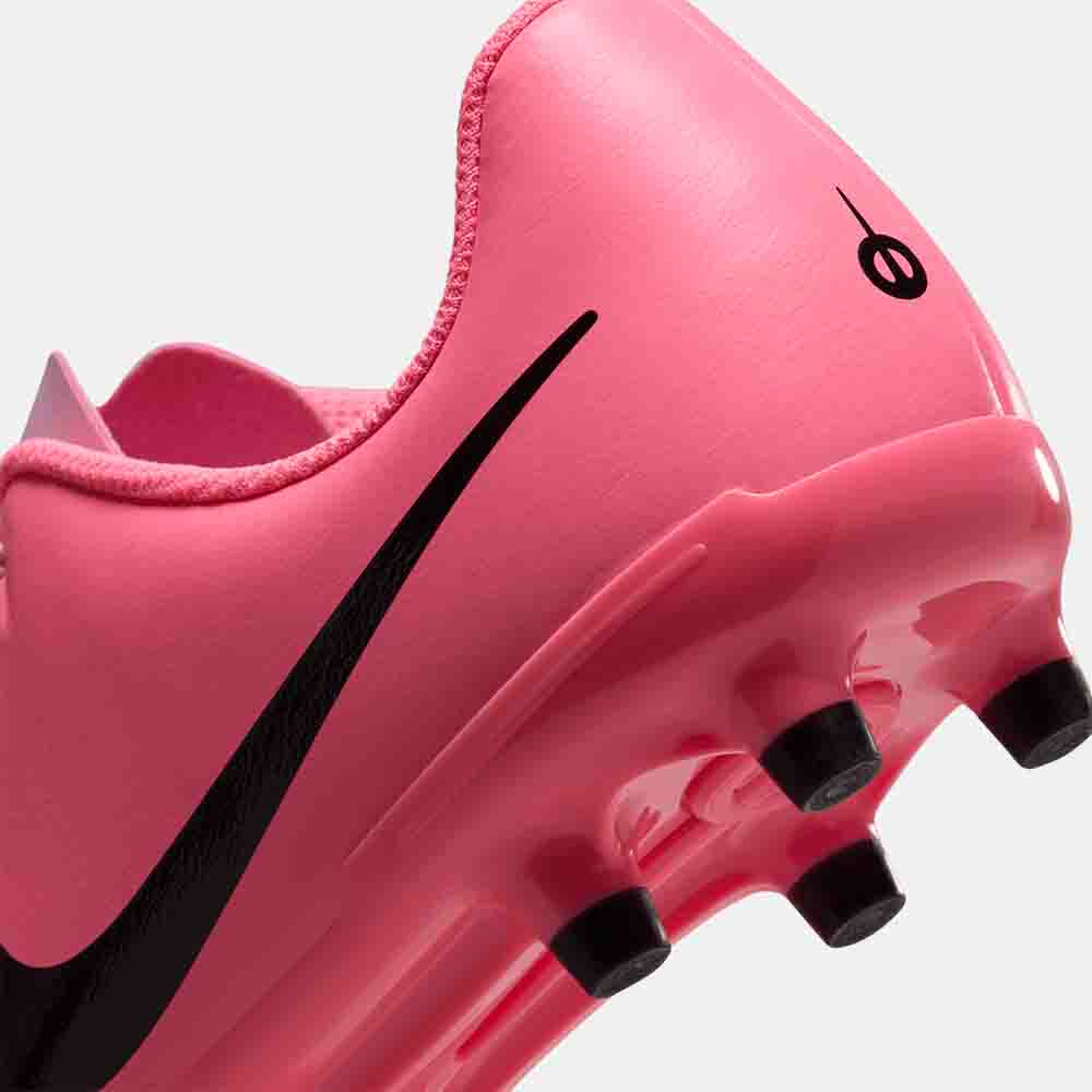 Up close, rear view of the Nike Kids' Tiempo Legend 10 Club Soccer Cleats.