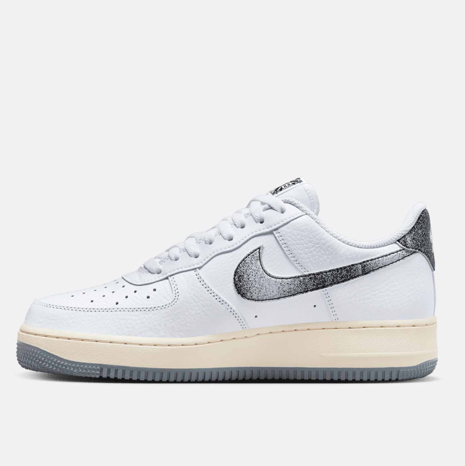 Side medial view of Men's Nike Air Force 1 '07.