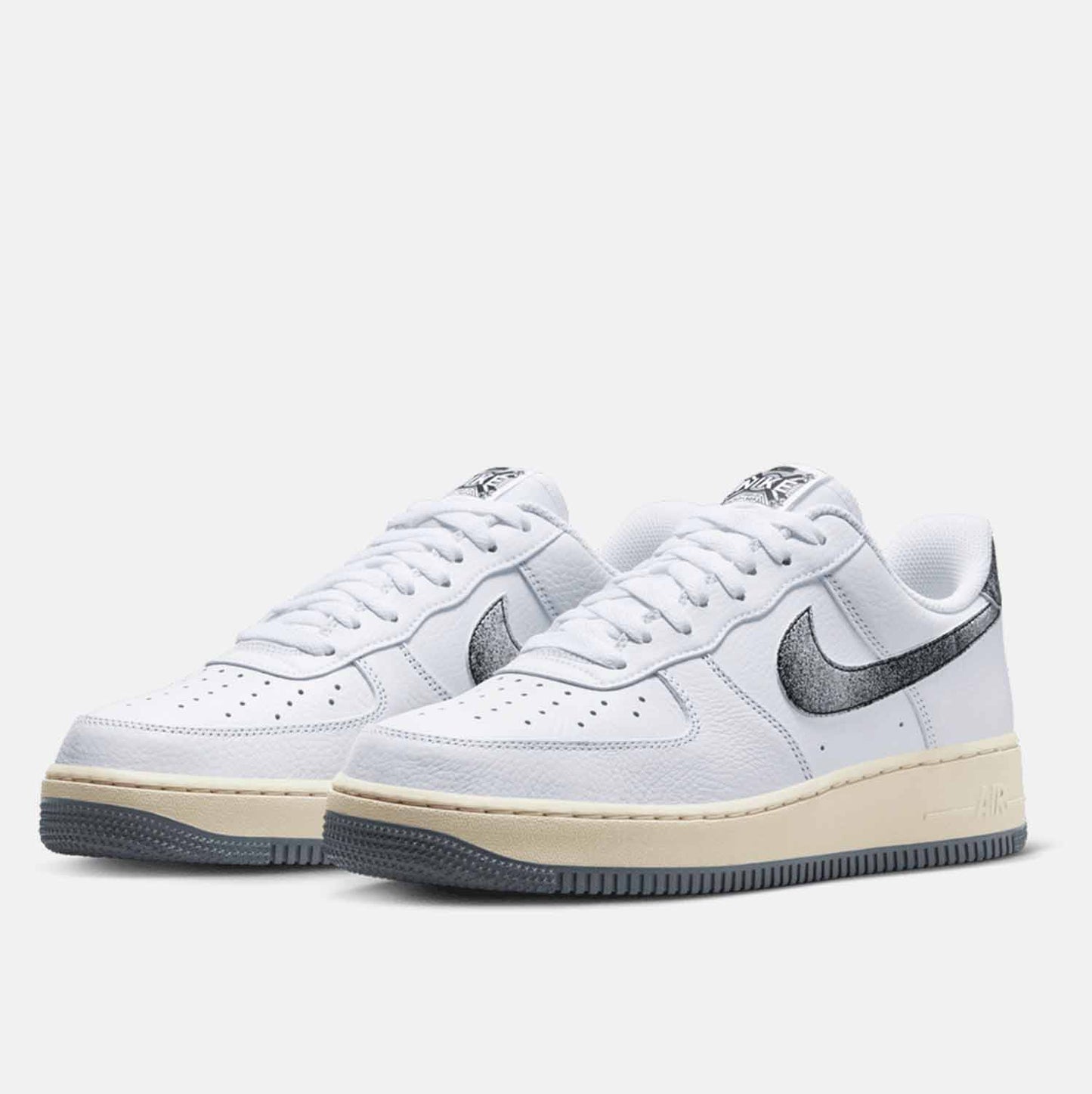 Front view of Men's Nike Air Force 1 '07.