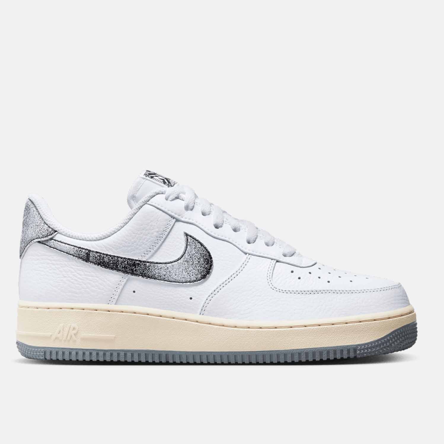 Side view of Men's Nike Air Force 1 '07.