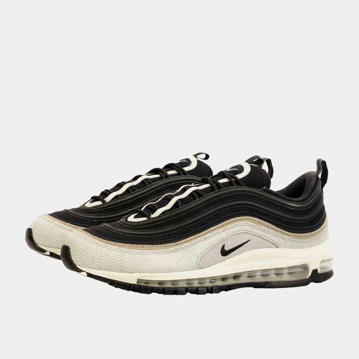 Side view of the Men's Nike Air Max 97 SE.