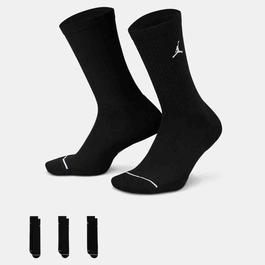 Front view of the Nike Everyday Crew Socks (3 Pairs).