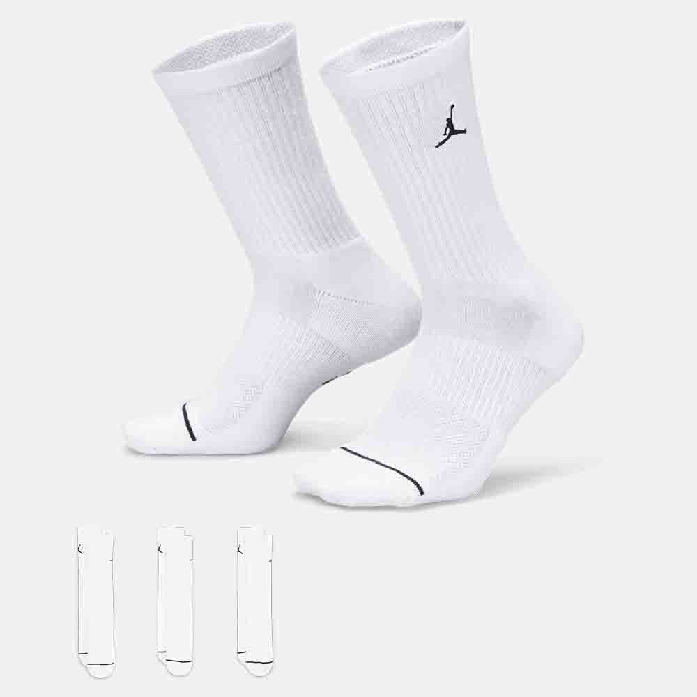 Front view of the Nike Everyday Crew Socks (3 Pairs).