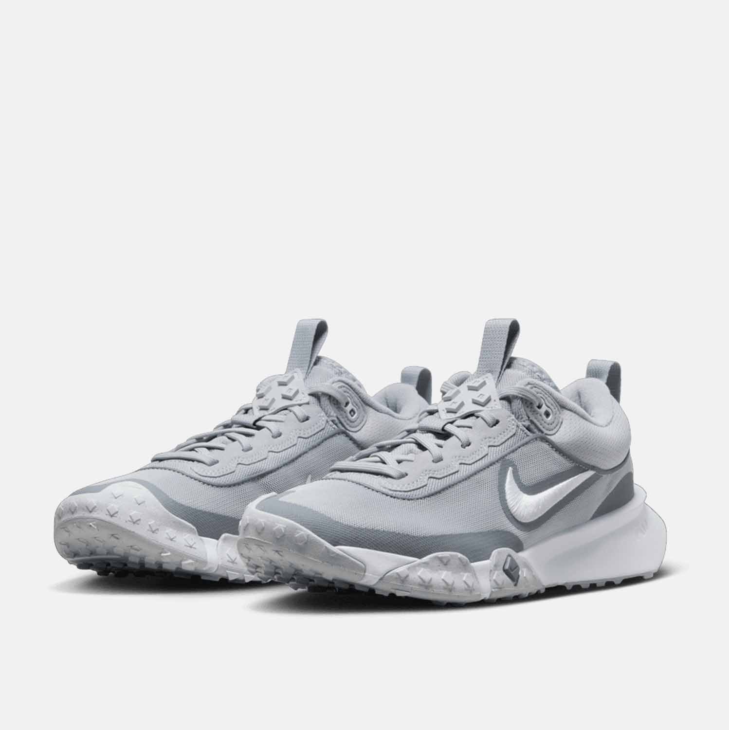 Front view of Nike Men's Air Diamond Varsity Baseball Turf Shoes.