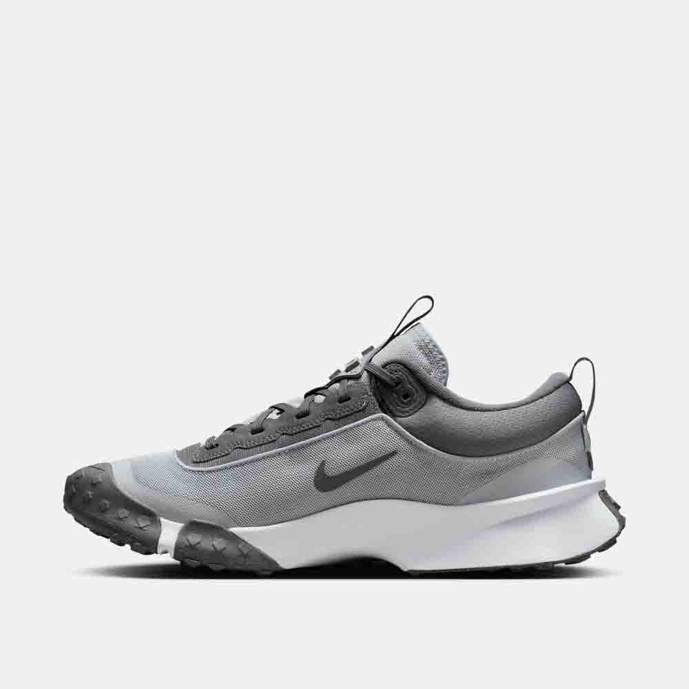 Side medial view of the Nike Air Diamond Varsity Turf Baseball Shoes.