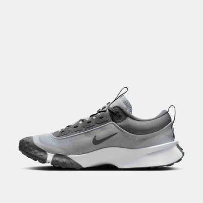 Side medial view of the Nike Air Diamond Varsity Turf Baseball Shoes.