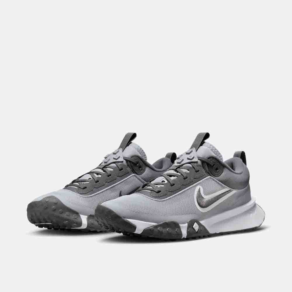 Front view of the Nike Air Diamond Varsity Turf Baseball Shoes.