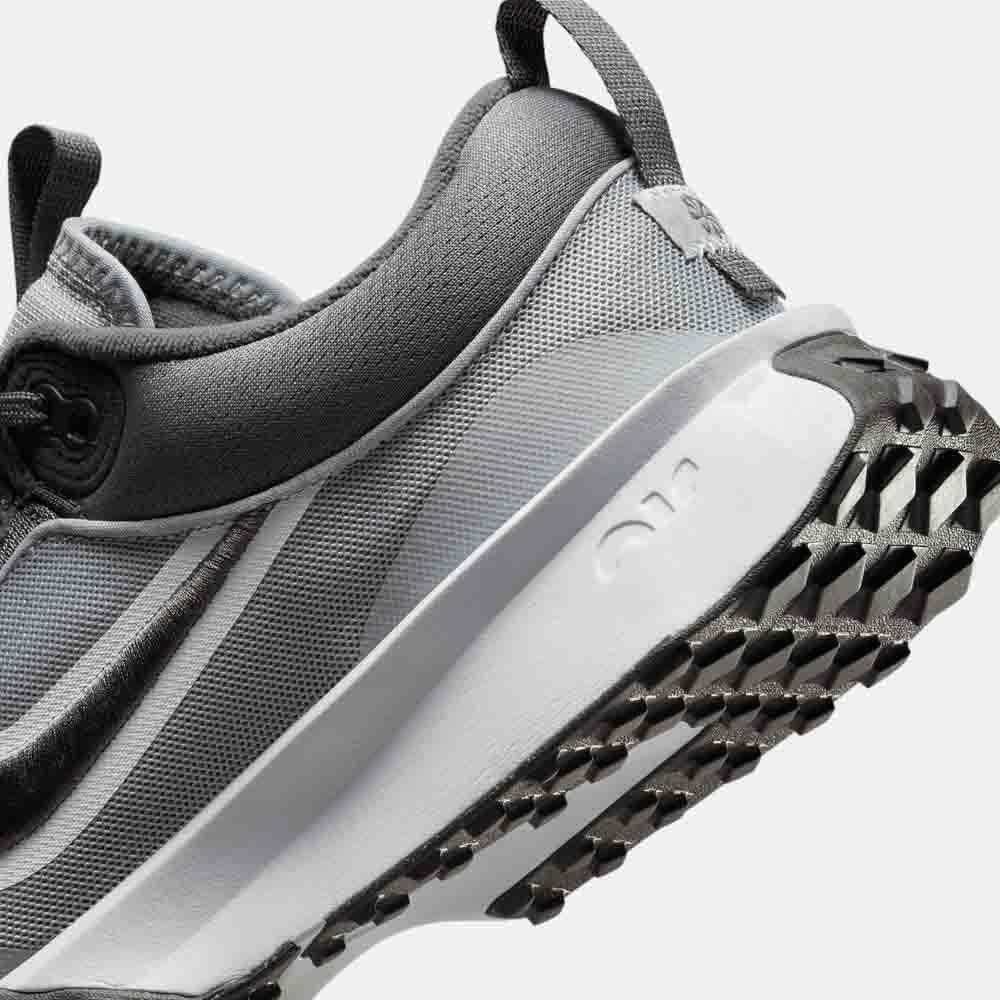 Up close, rear view of the Nike Air Diamond Varsity Turf Baseball Shoes.