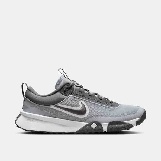 Side view of the Nike Air Diamond Varsity Turf Baseball Shoes.