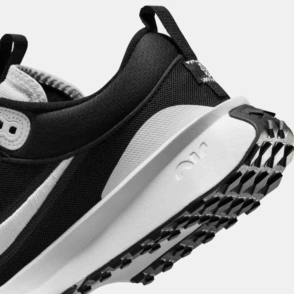 Up close, rear view of the Nike Air Diamond Varsity Turf Baseball Shoes.
