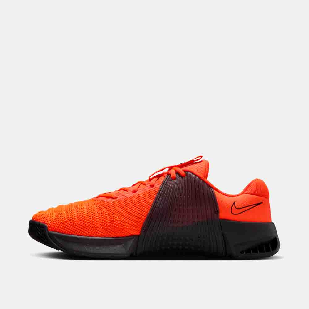 Side medial view of the Nike Men's Metcon 9.