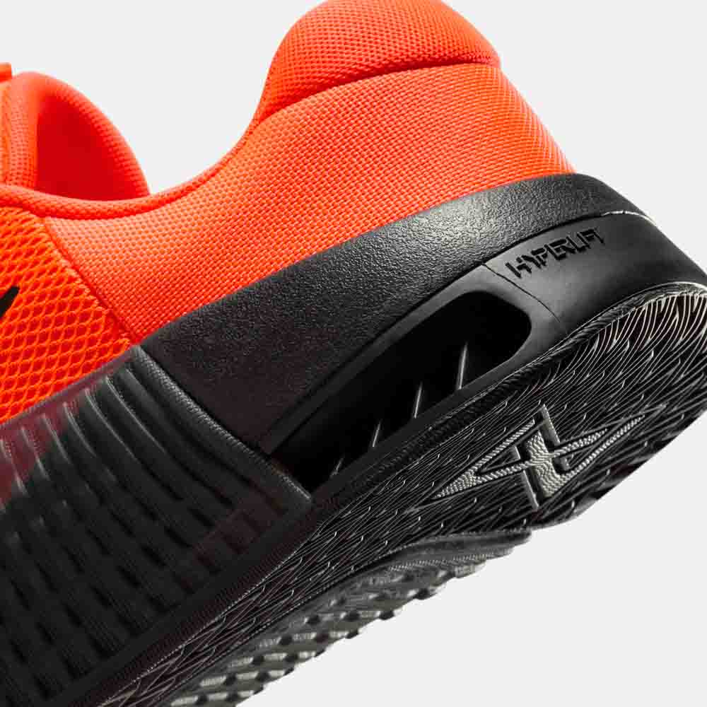 Up close, rear view of the Nike Men's Metcon 9.