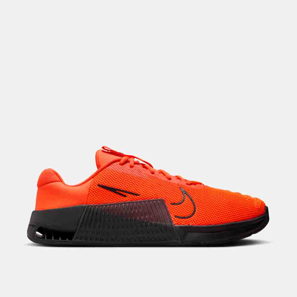 Side view of the Nike Men's Metcon 9.