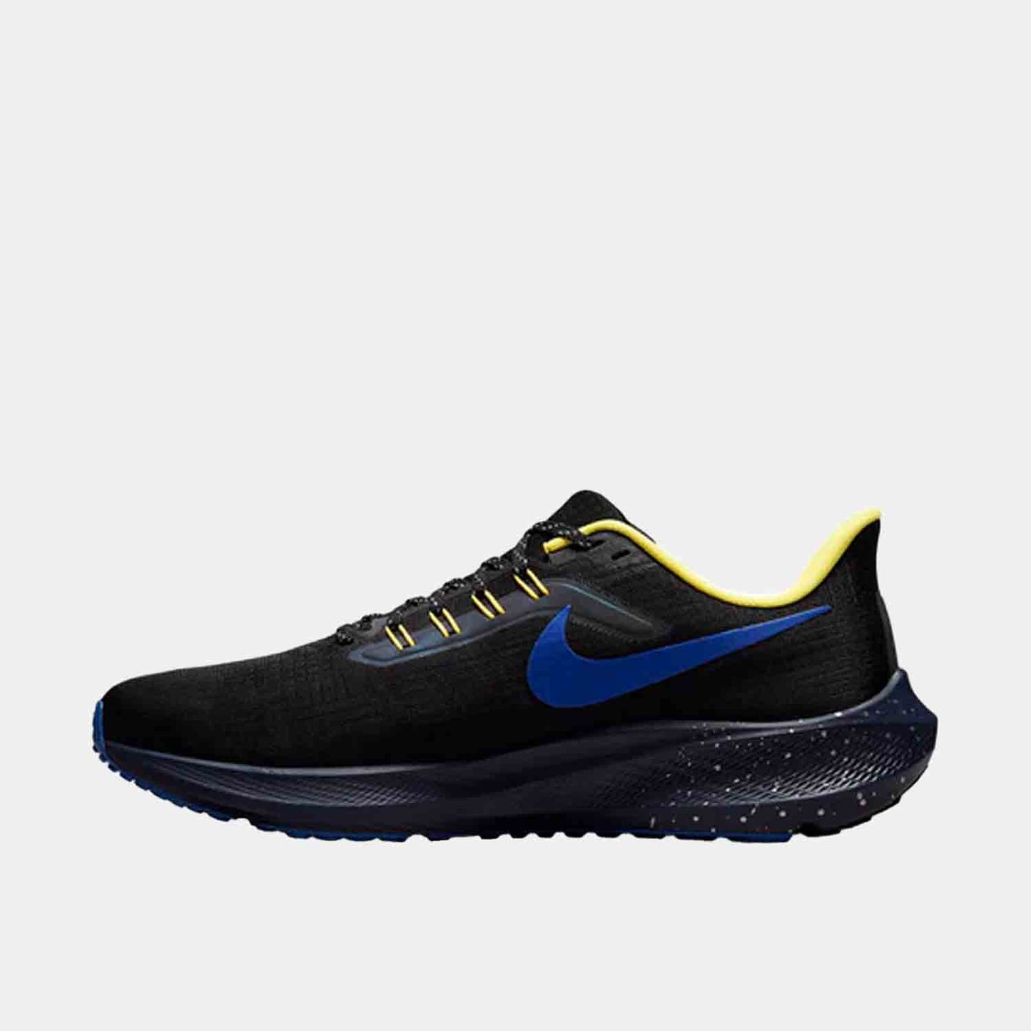 Side medial view of the Men's Nike Air Zoom Pegasus 39 Running Shoes.