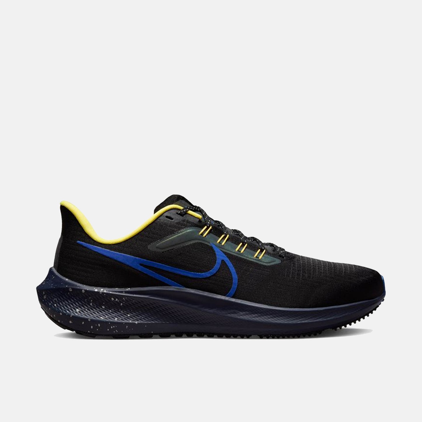 Side view of the Men's Nike Air Zoom Pegasus 39 Running Shoes.