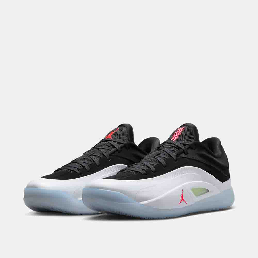 Front view of the Jordan Zion 4.