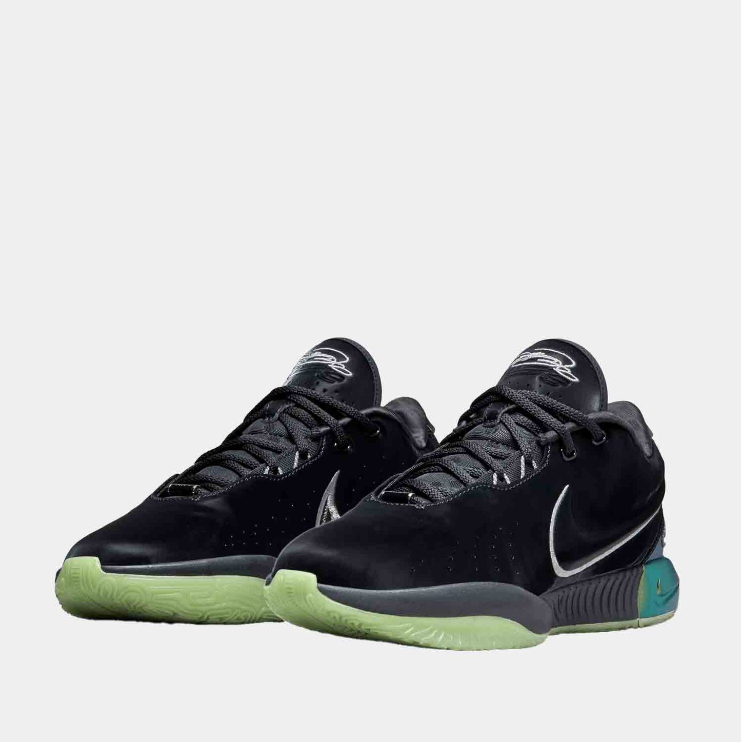 Front view of Men's Nike LeBron XXI 'Tahitian'.