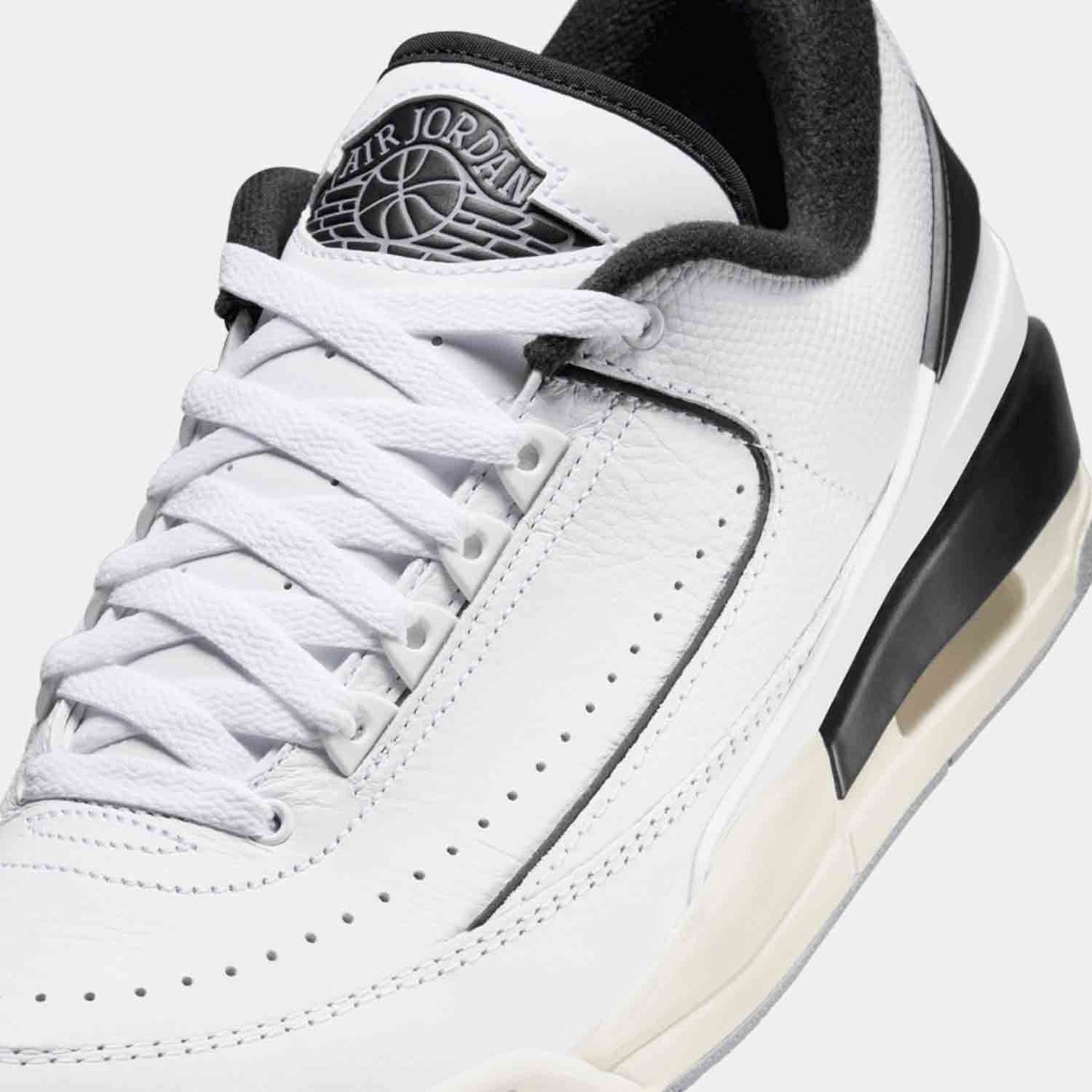 Up close, front view of the Men's Jordan 2/3 Basketball Shoes.
