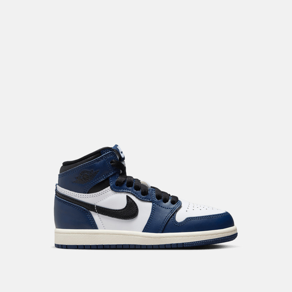 Side view of the Kids' Jordan 1 Retro High OG "Midnight Navy".