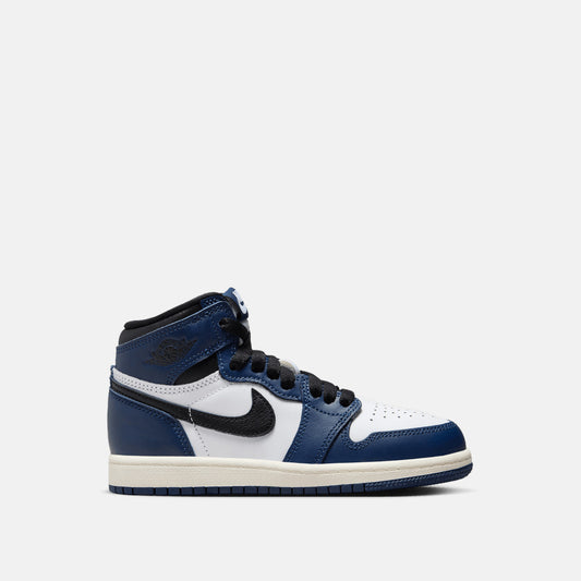 Side view of the Kids' Jordan 1 Retro High OG "Midnight Navy".