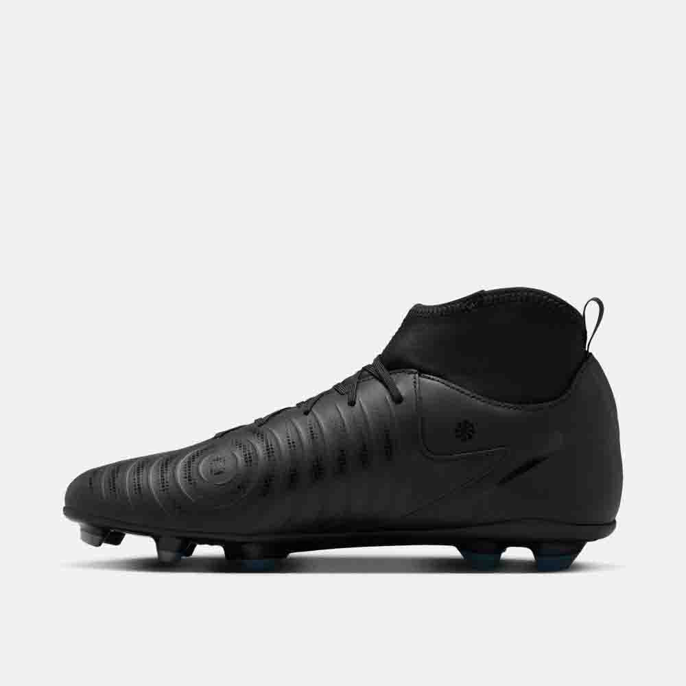 Side medial view of the Nike Phantom Luna 2 Club Soccer Cleats.
