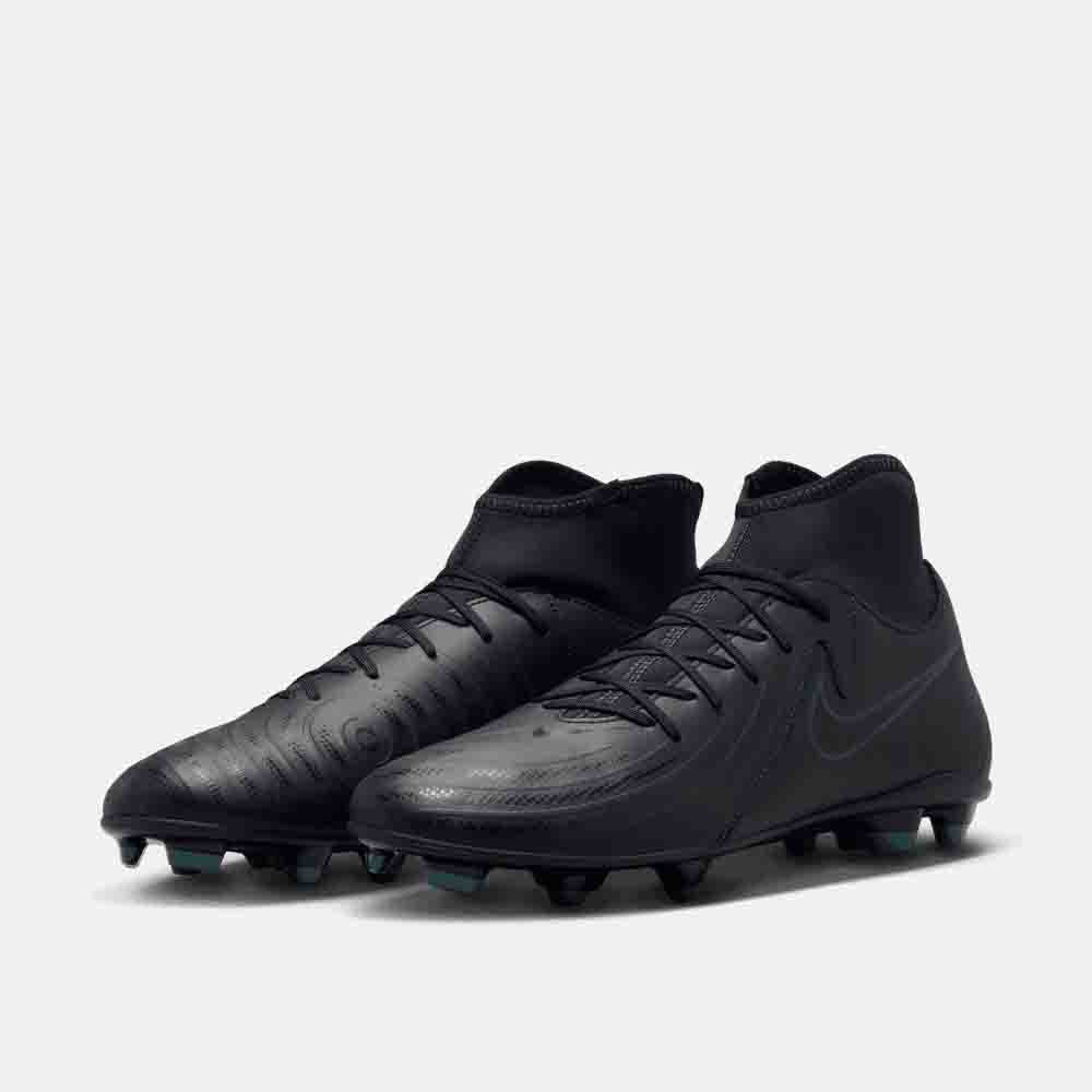 Front view of the Nike Phantom Luna 2 Club Soccer Cleats.