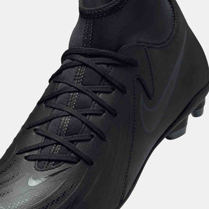 Up close, front view of the Nike Phantom Luna 2 Club Soccer Cleats.