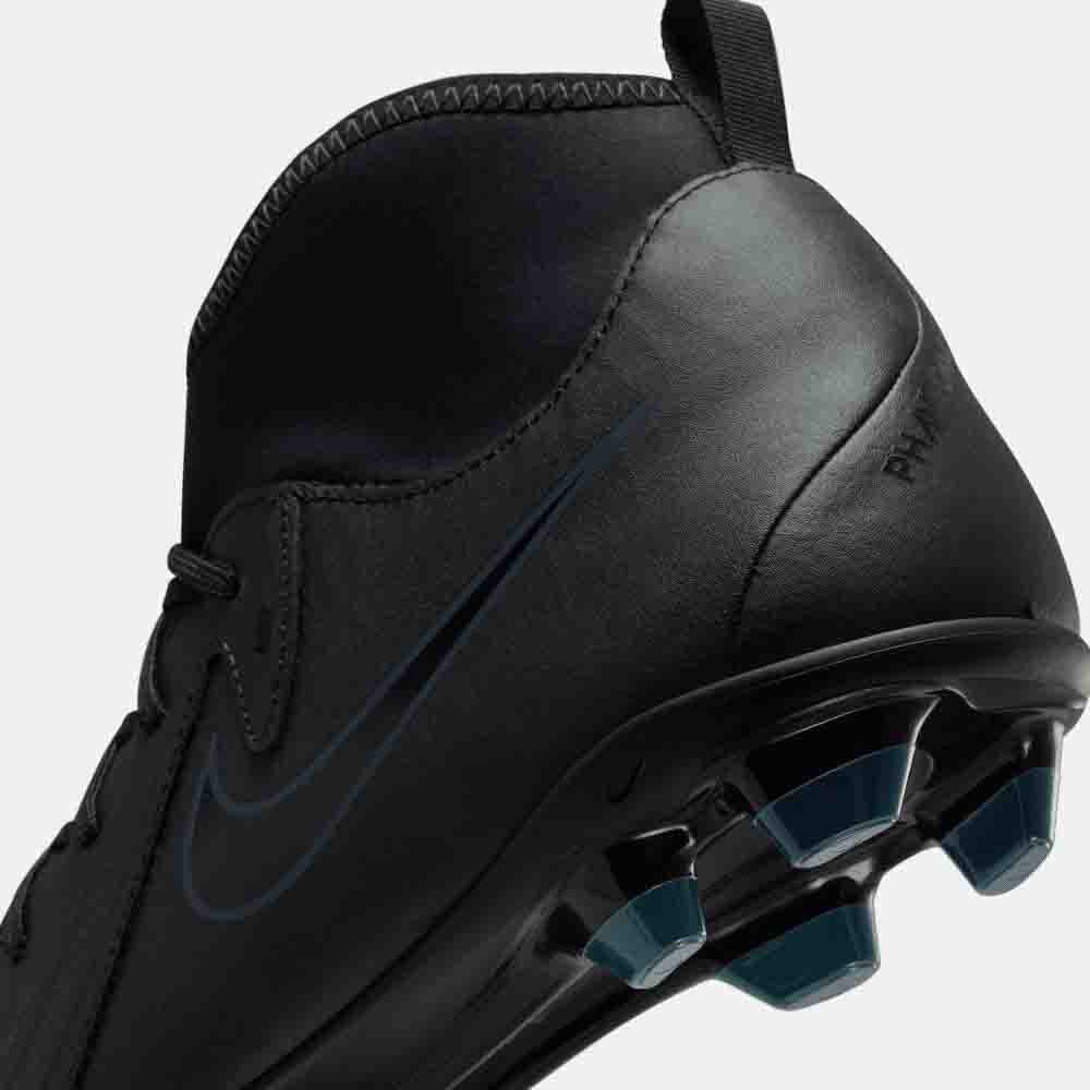 Up close, rear view of the Nike Phantom Luna 2 Club Soccer Cleats.