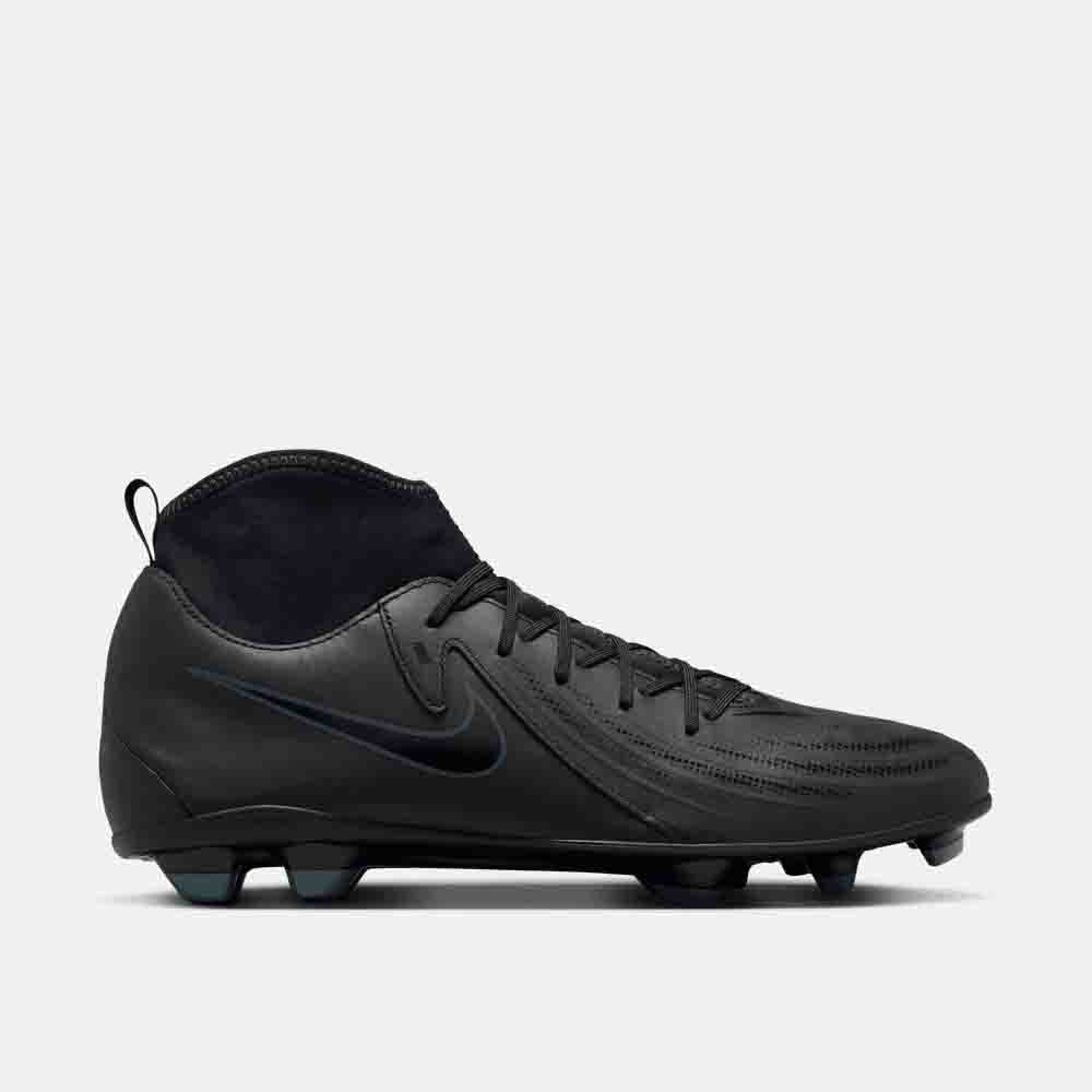 Side view of the Nike Phantom Luna 2 Club Soccer Cleats.