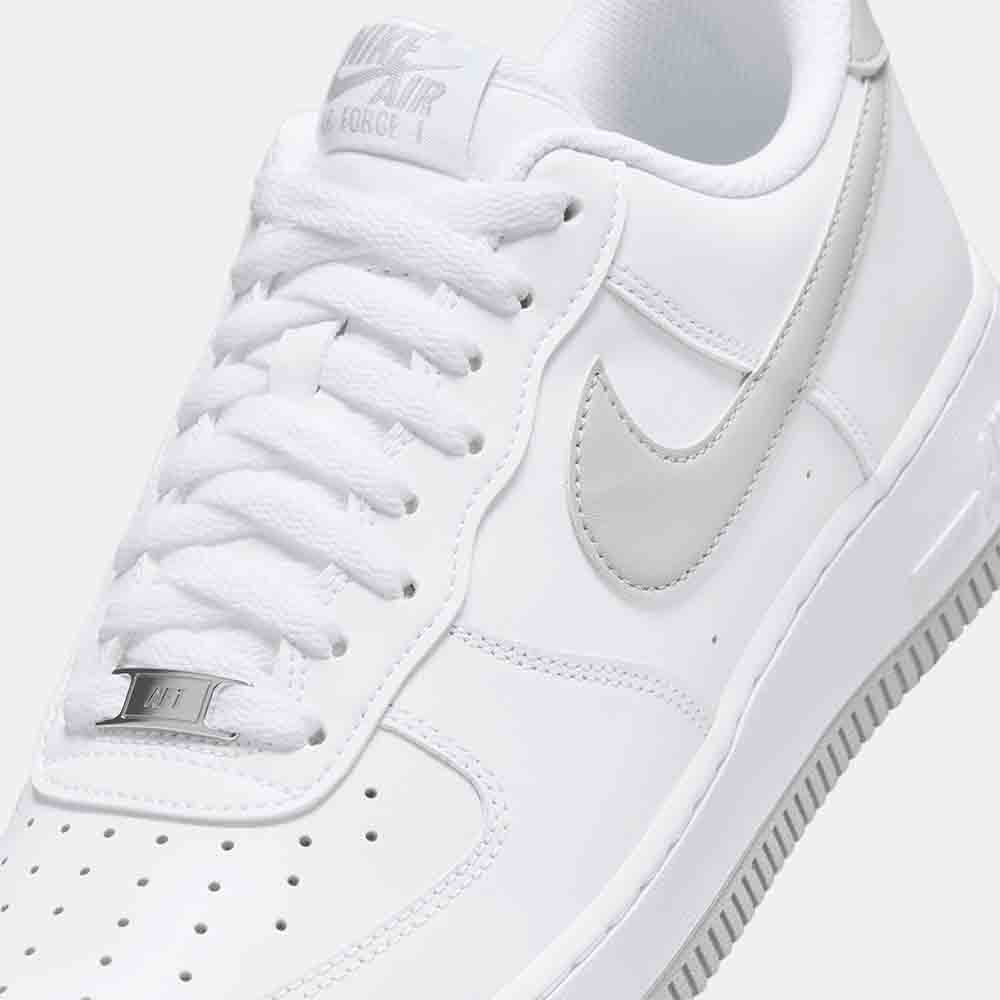 Up close, front view of the Nike Men's Air Force 1 '07.