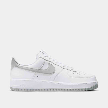 Side view of the Nike Men's Air Force 1 '07.