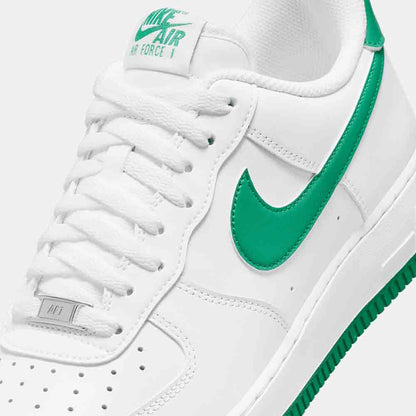 Up close, front view of the Nike Men's Air Force 1 '07.