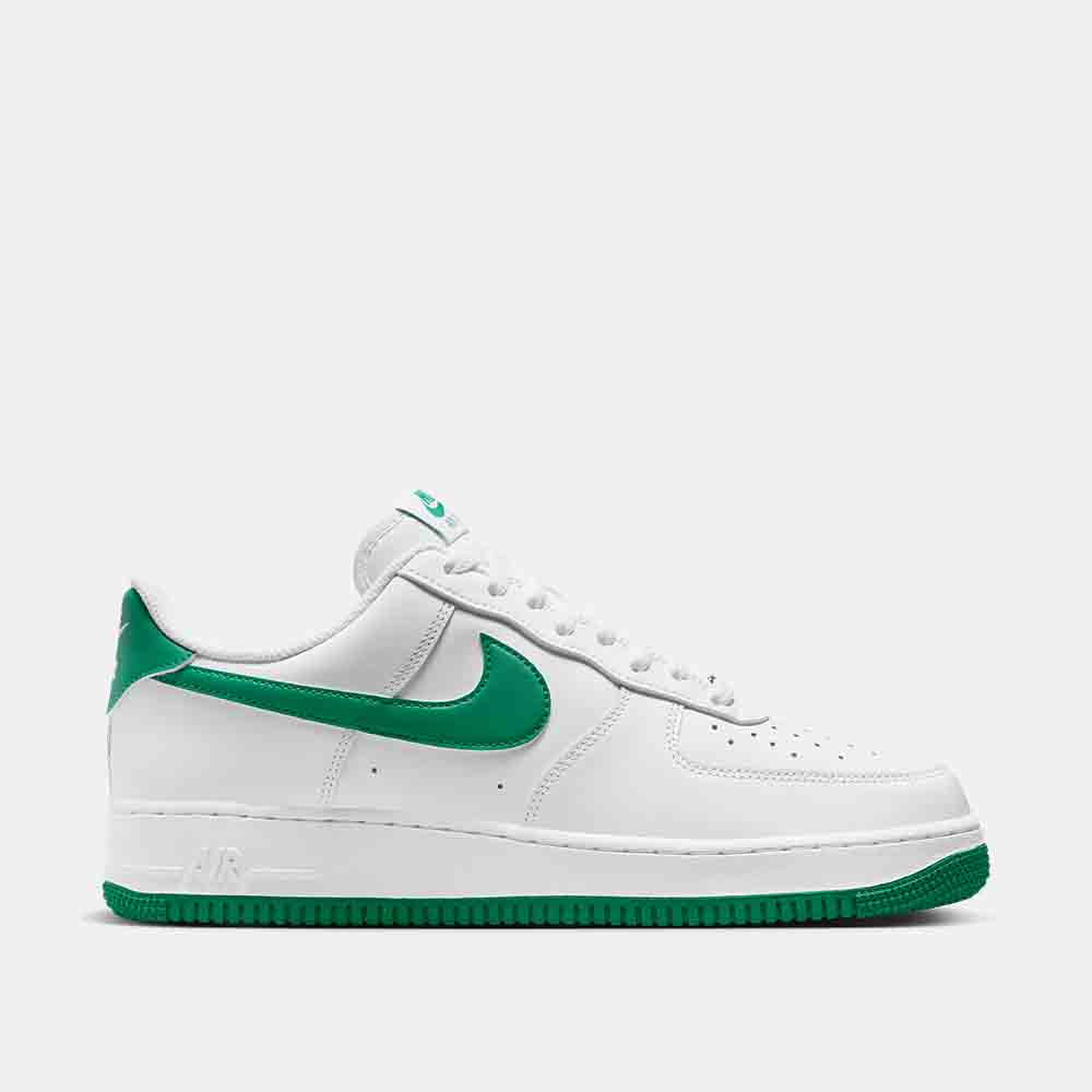 Side view of the Nike Men's Air Force 1 '07.