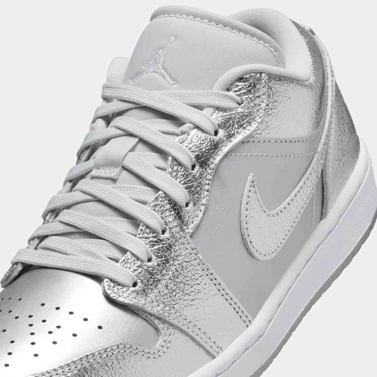 Up close front view of Women's Jordan 1 Low SE.