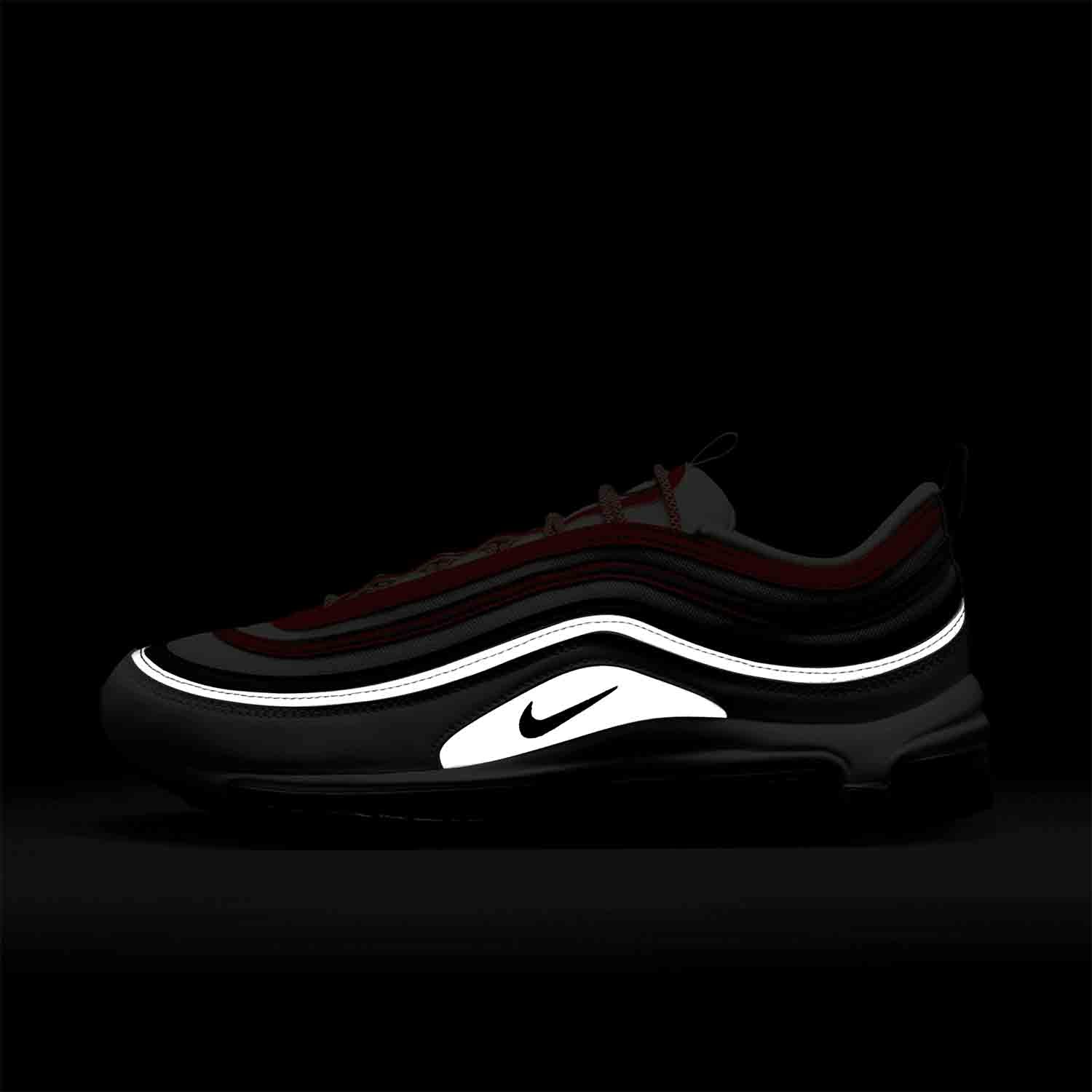 Side view of the Nike Men's Air Max 97.