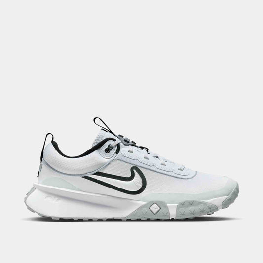 Side view of Men's Nike Air Diamond Varsity Turf Baseball Shoes.