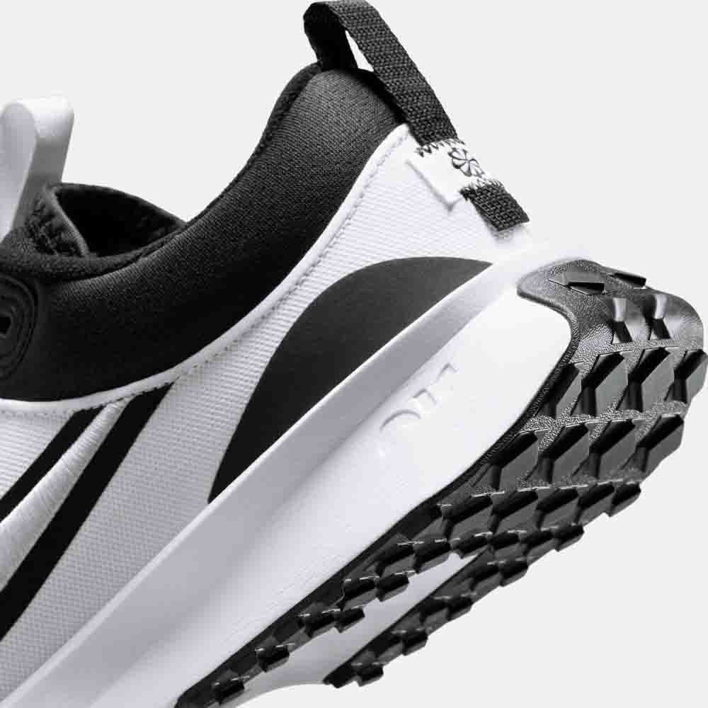 Up close, rear view of the Nike Air Diamond Varsity Turf Baseball Shoes.